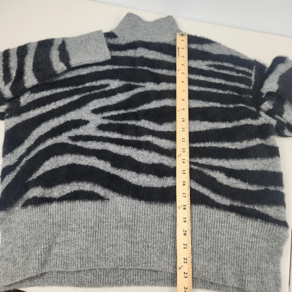 TWINE AND STRING Zebra Print Fuzzy Sweater GREY AND BLACK Oversized Medium - Picture 10 of 12